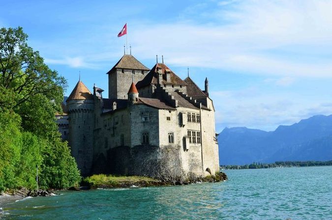 Chateau de Chillon, Lake Geneva, Switzerland загрузить